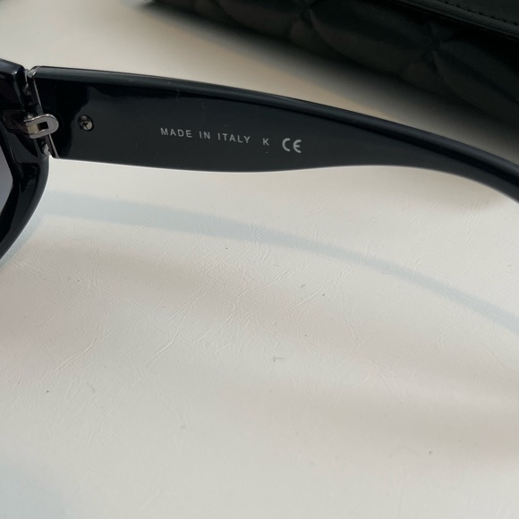 Chanel shield sunglasses with silver chain link - Picture 10 of 12